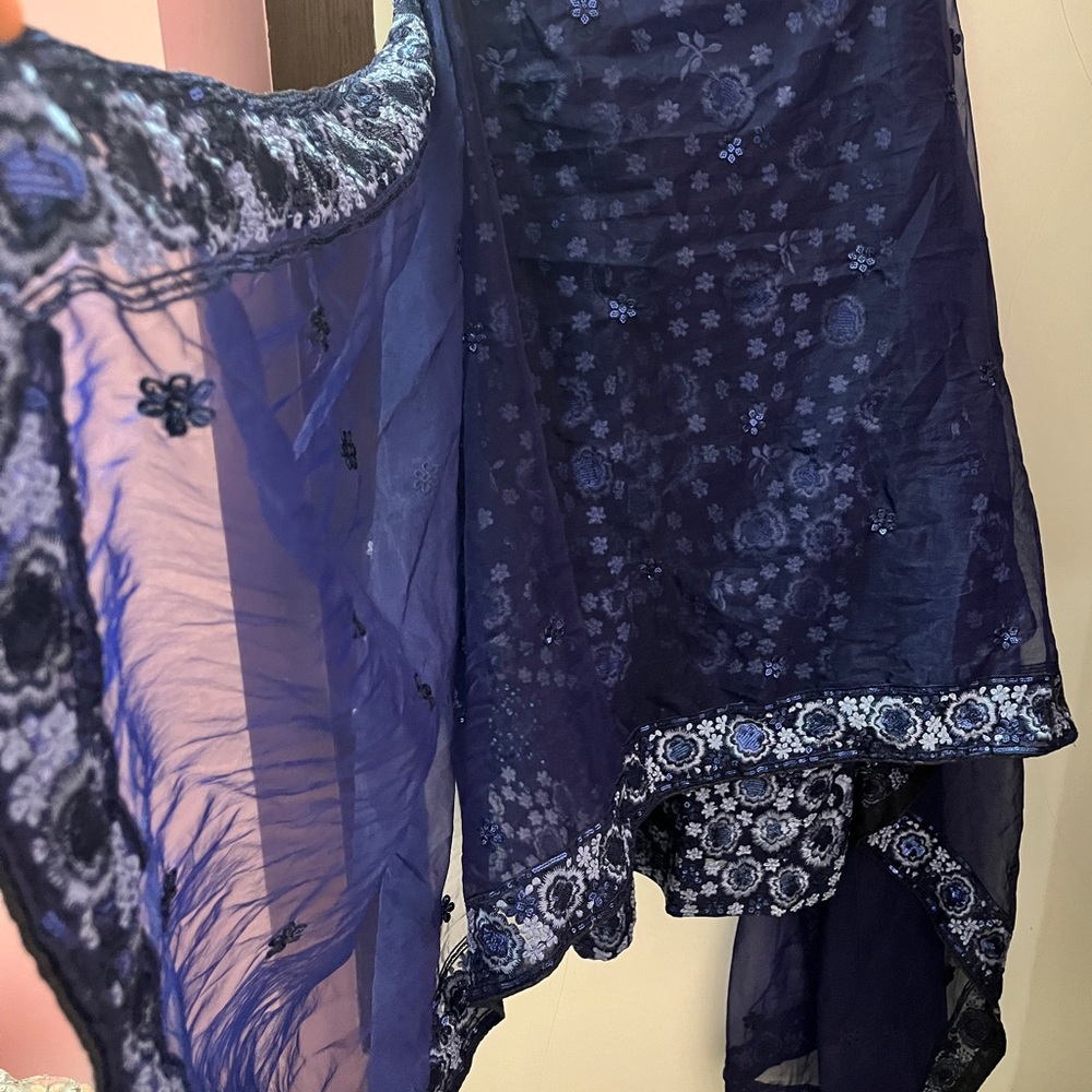 Designer heavy embroidery kurta set with long duppta! - Picture 8 of 16